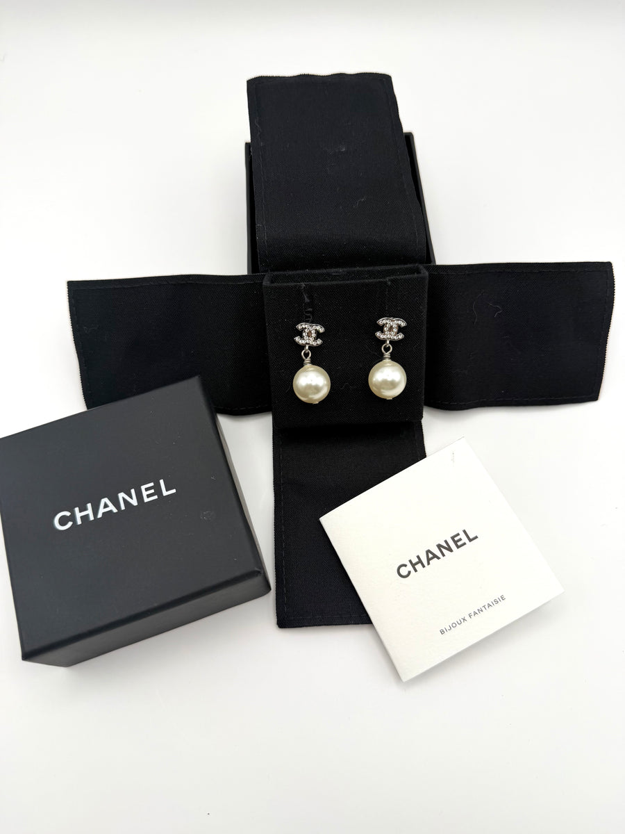 CHANEL PEARL DROP CC STUD EARRINGS