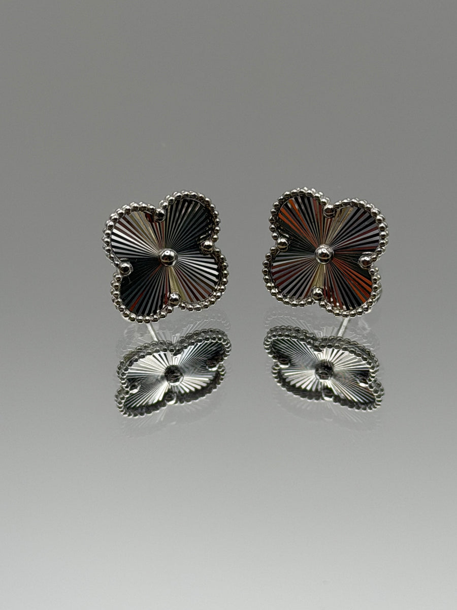 Clover White Gold Earrings -15mm