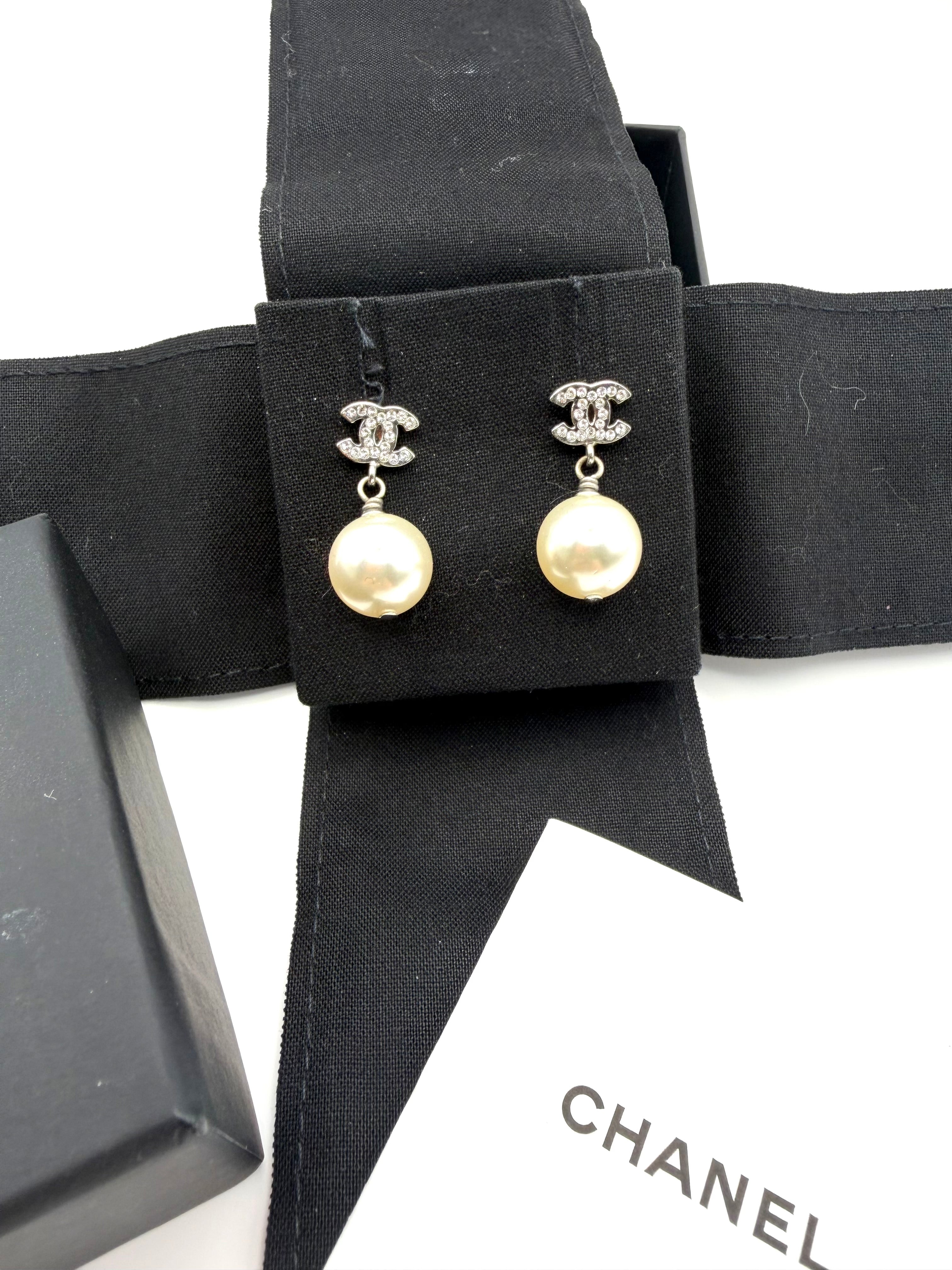 CHANEL PEARL DROP CC STUD EARRINGS