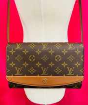 Vintage Monogram Pochette Bordeaux Bag