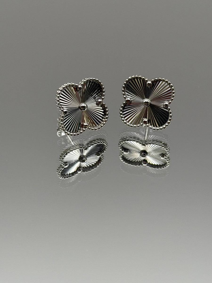 Clover White Gold Earrings -15mm