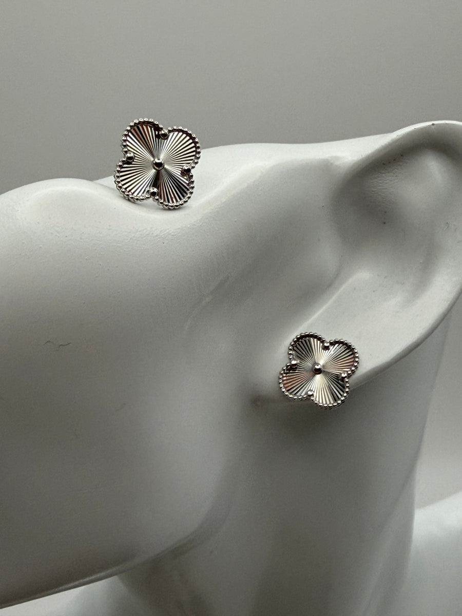 Clover White Gold Earrings -15mm