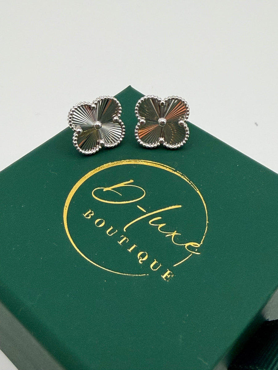 Clover White Gold Earrings -15mm