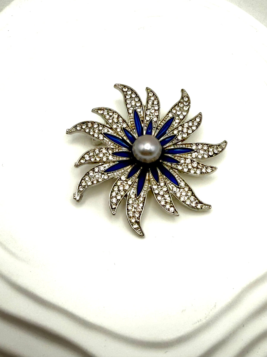 “Eilish” BROOCH with Centered Fresh Water Pearl