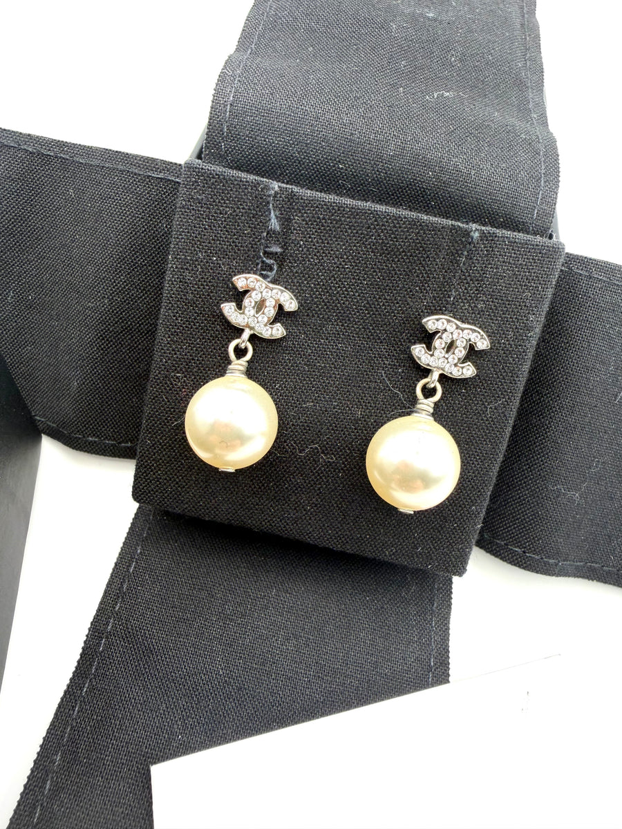 CHANEL PEARL DROP CC STUD EARRINGS