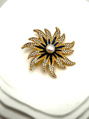 “Eilish” BROOCH with Centered Fresh Water Pearl