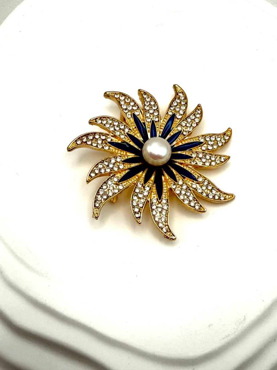 “Eilish” BROOCH with Centered Fresh Water Pearl