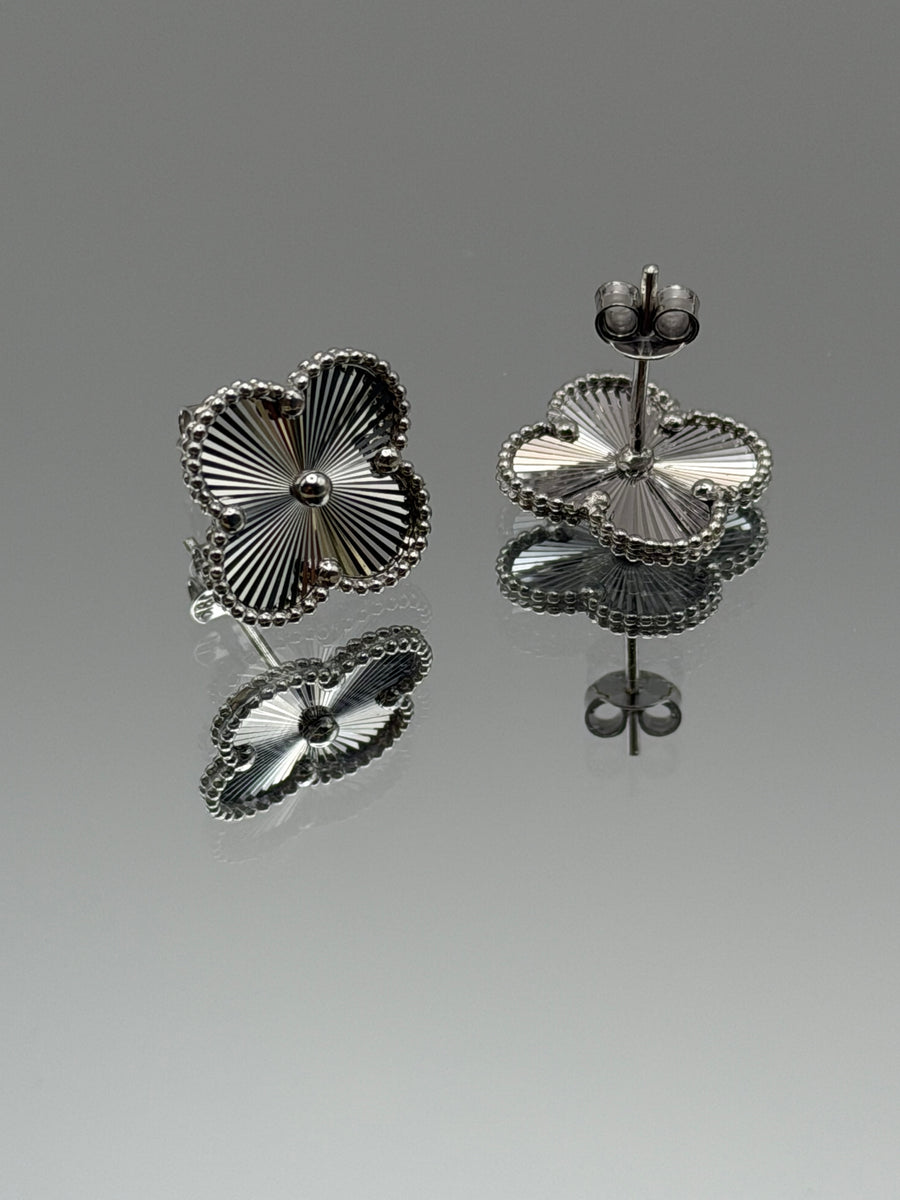 Clover White Gold Earrings -15mm