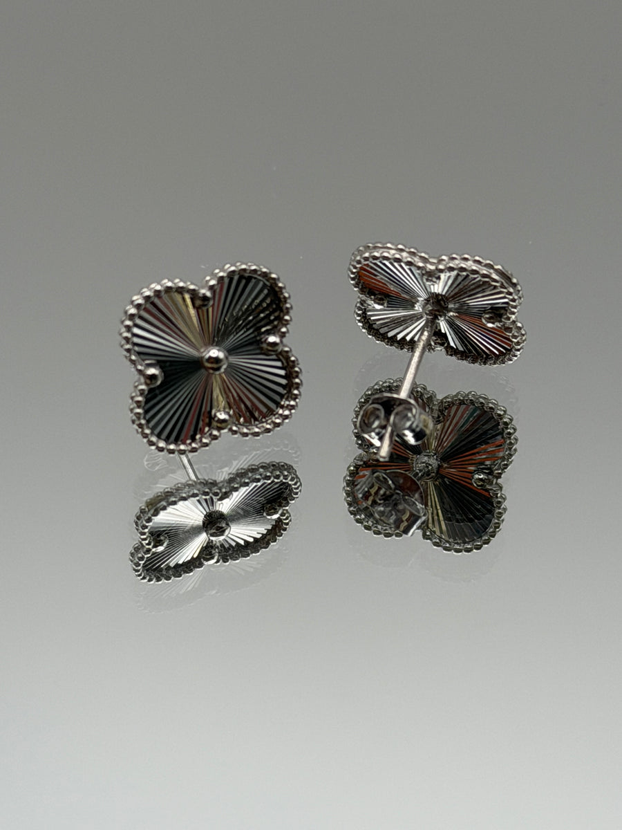 Clover White Gold Earrings -15mm