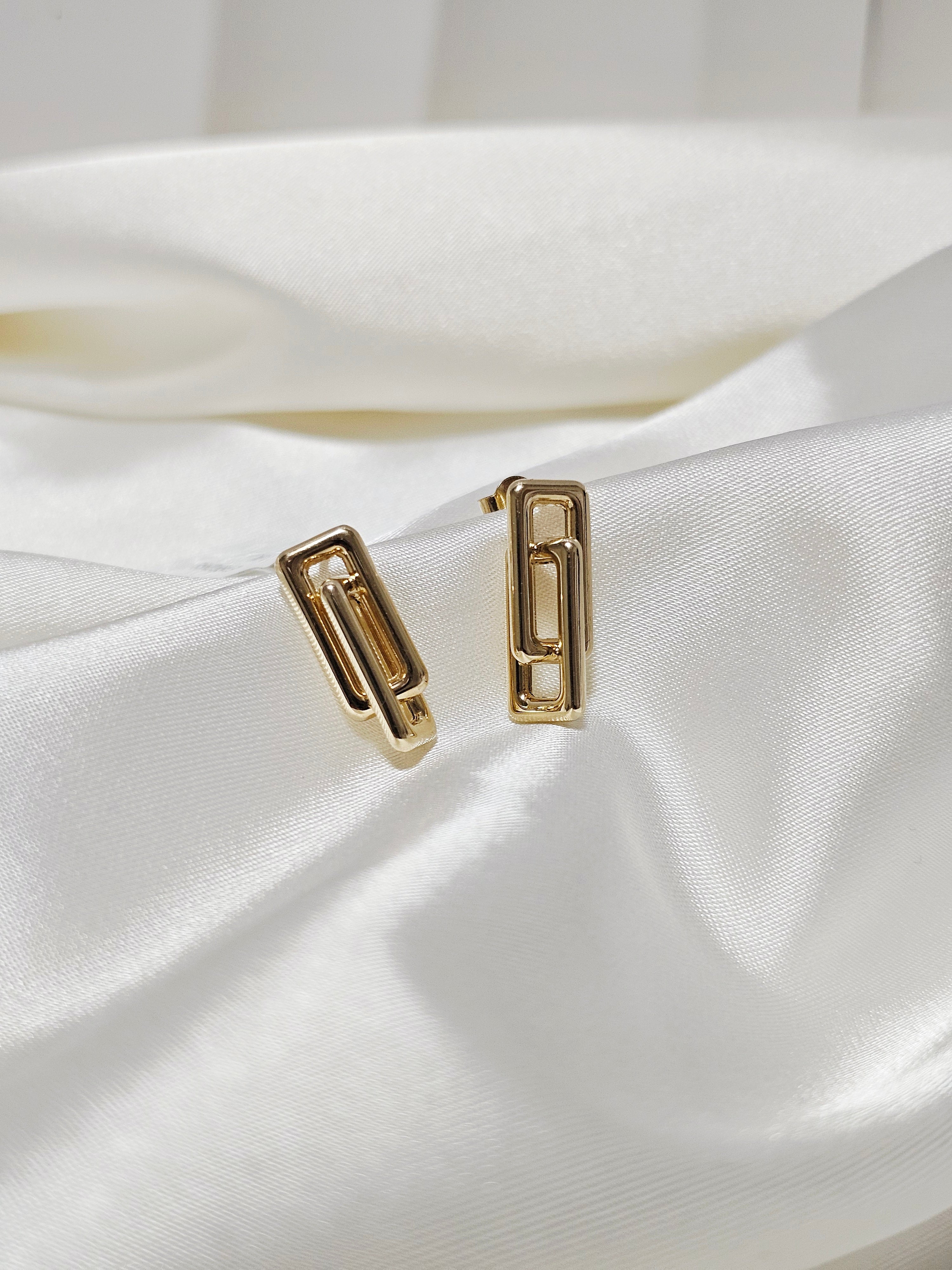 BOTTEGA STUD EARRING