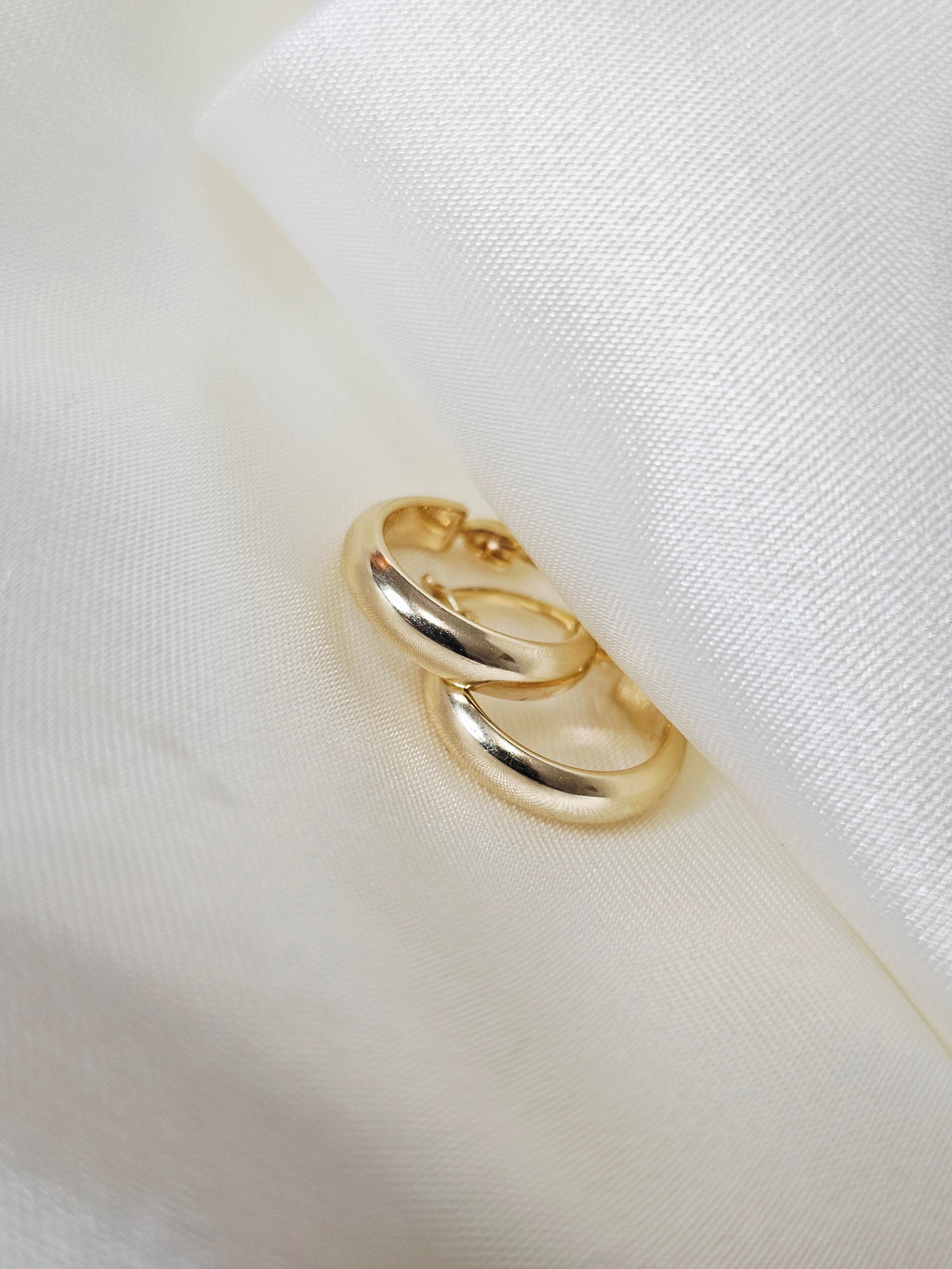 Small Plain Loop Earrings