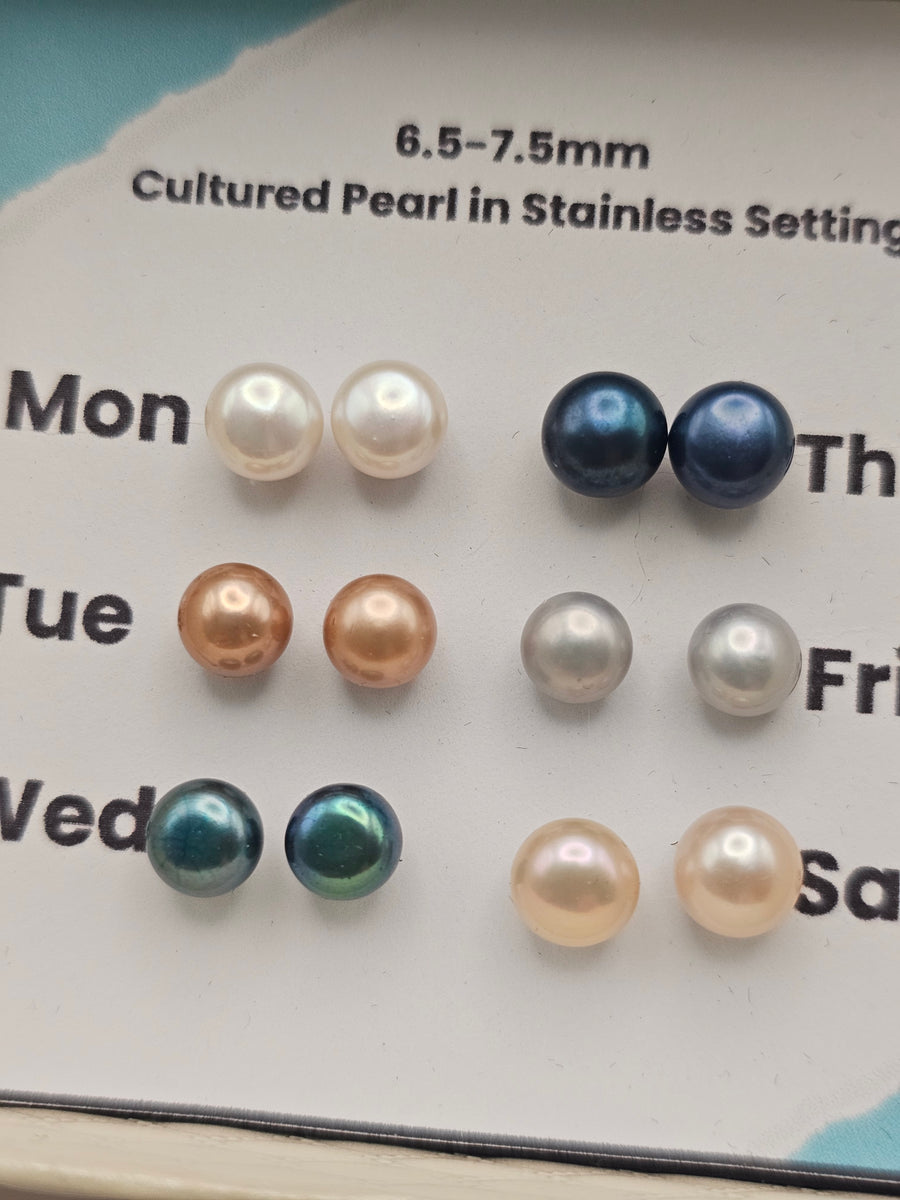 6 Days Pearl Stud Earrings