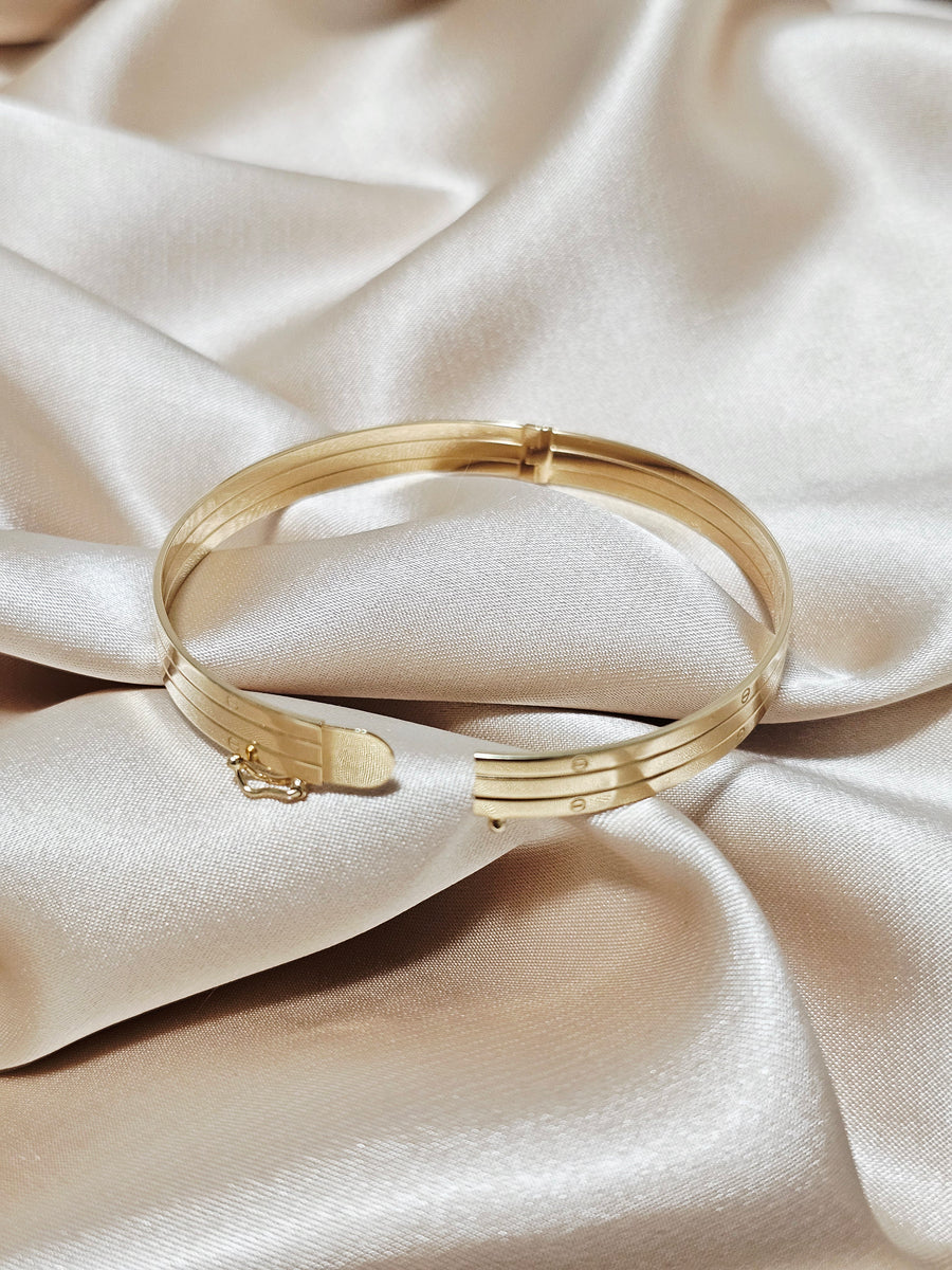 LOVE BANGLE
