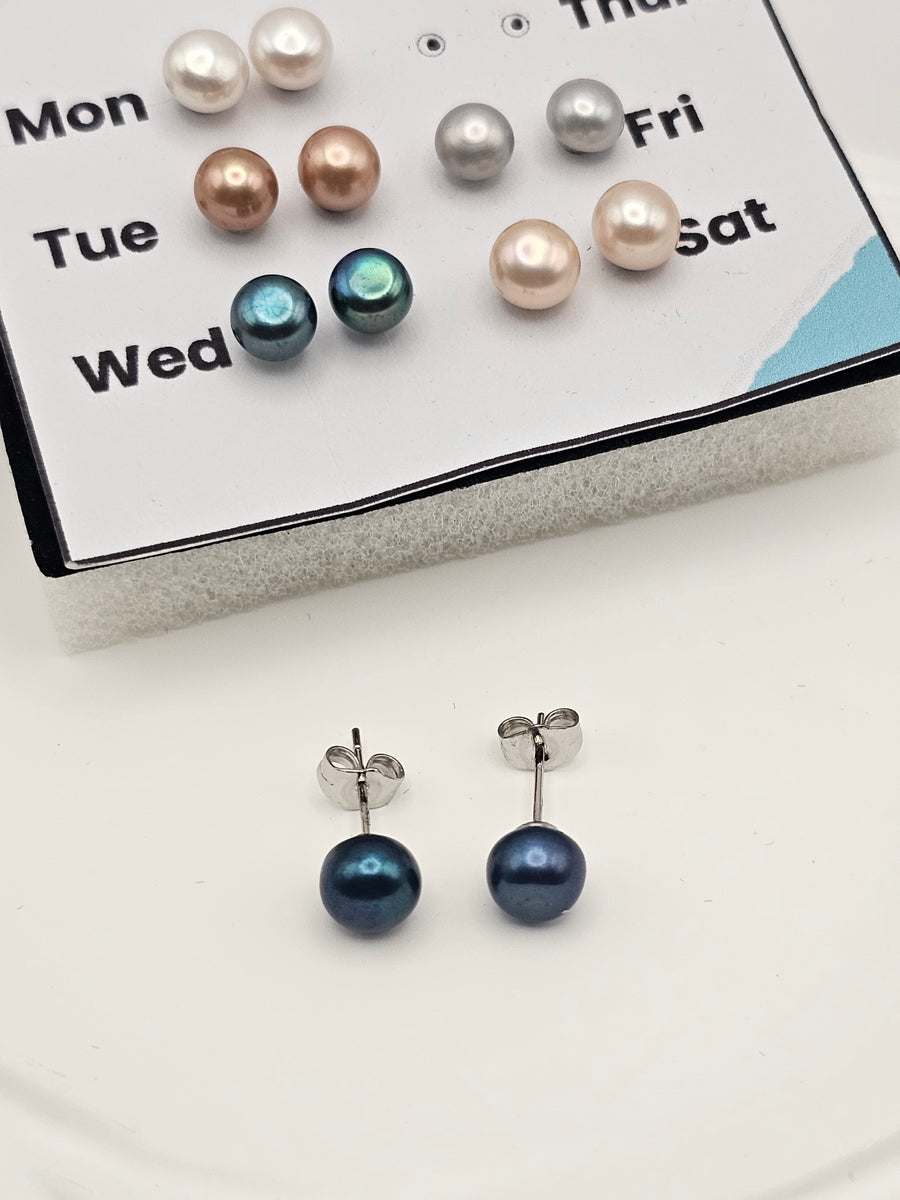 6 Days Pearl Stud Earrings
