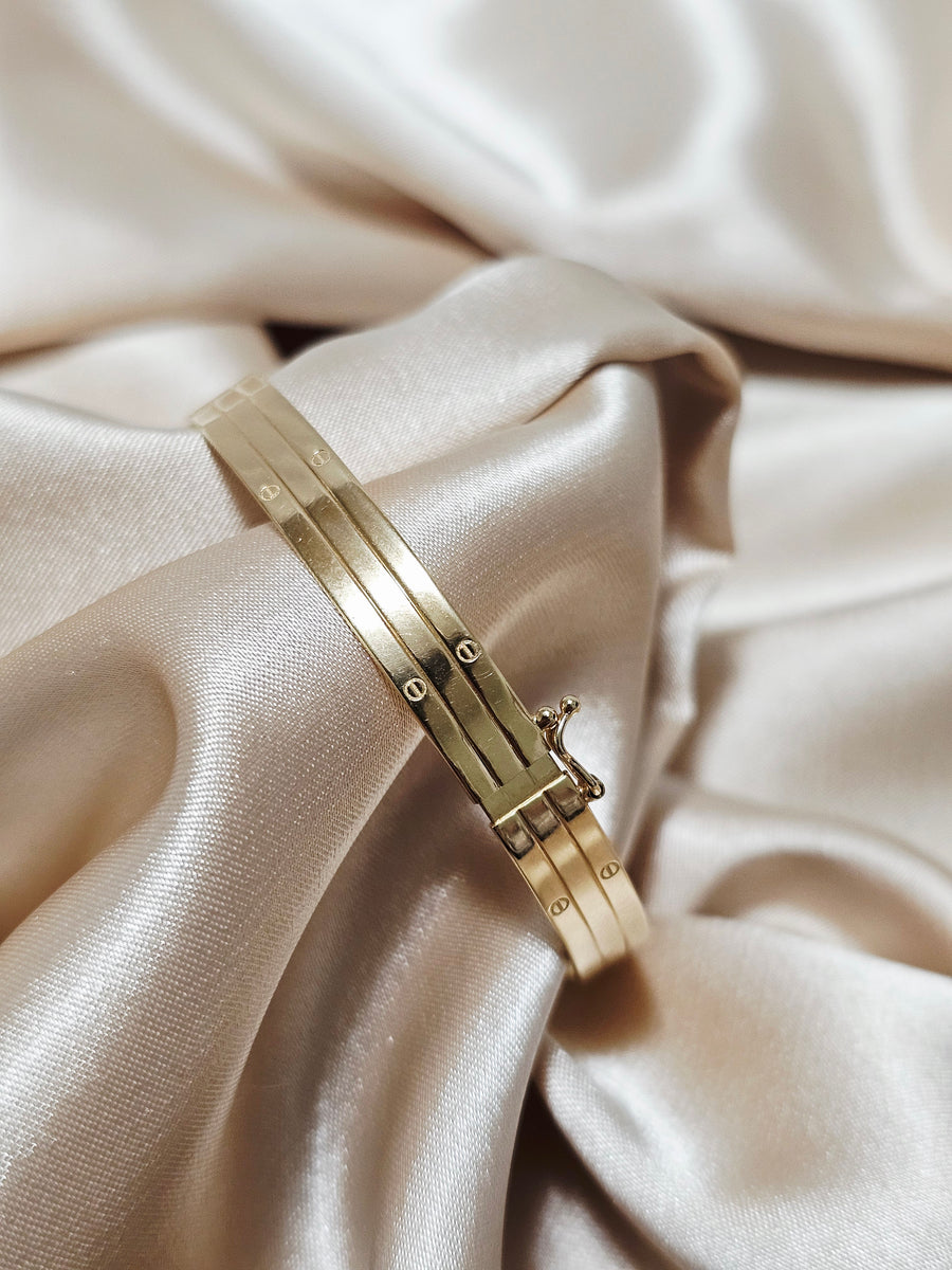 LOVE BANGLE