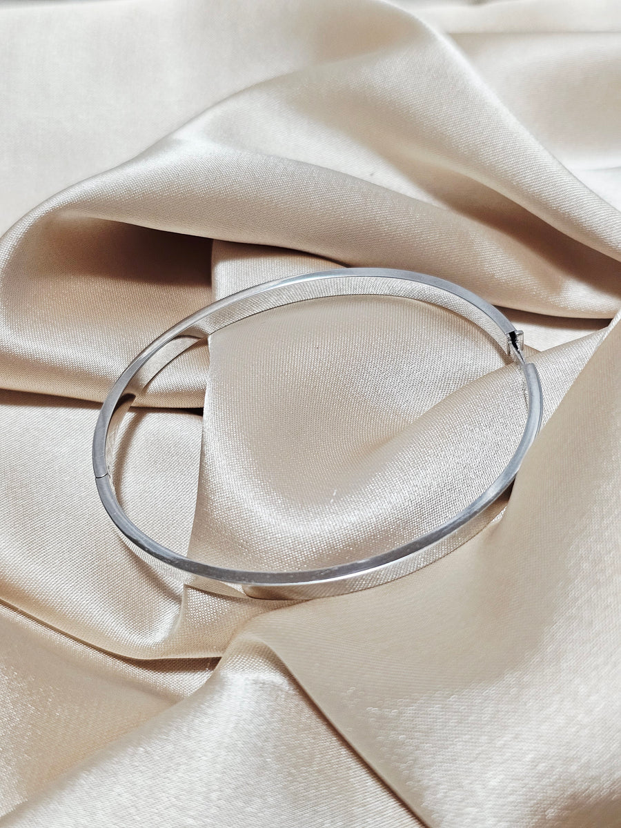 PLAIN WHITEGOLD BANGLE