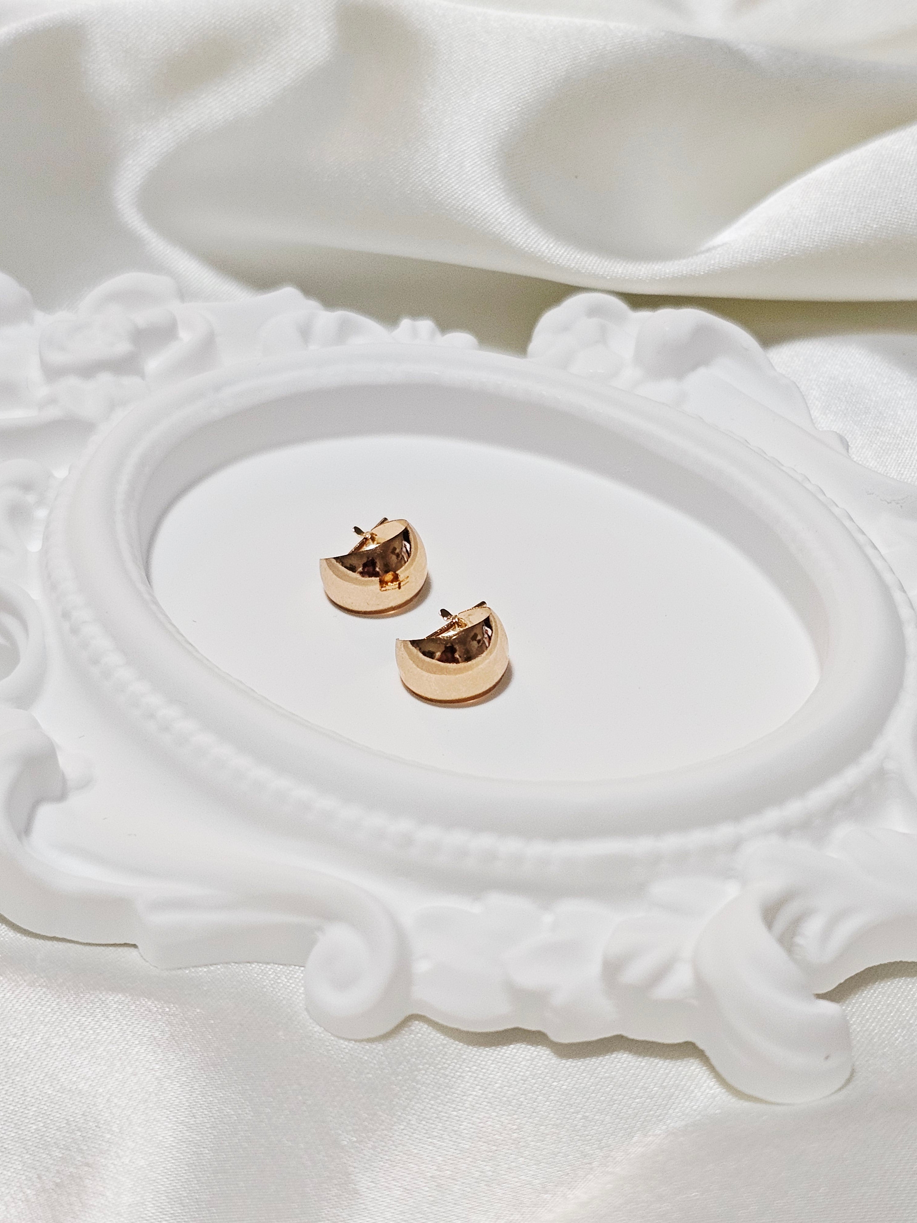 JAPAN SMALL DOME EARRING