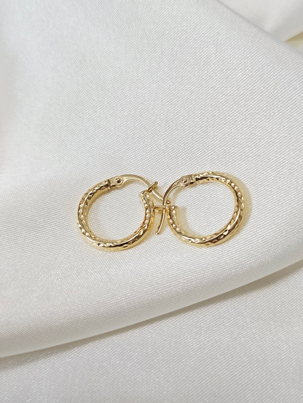 Huggies Pattern Loop Earring