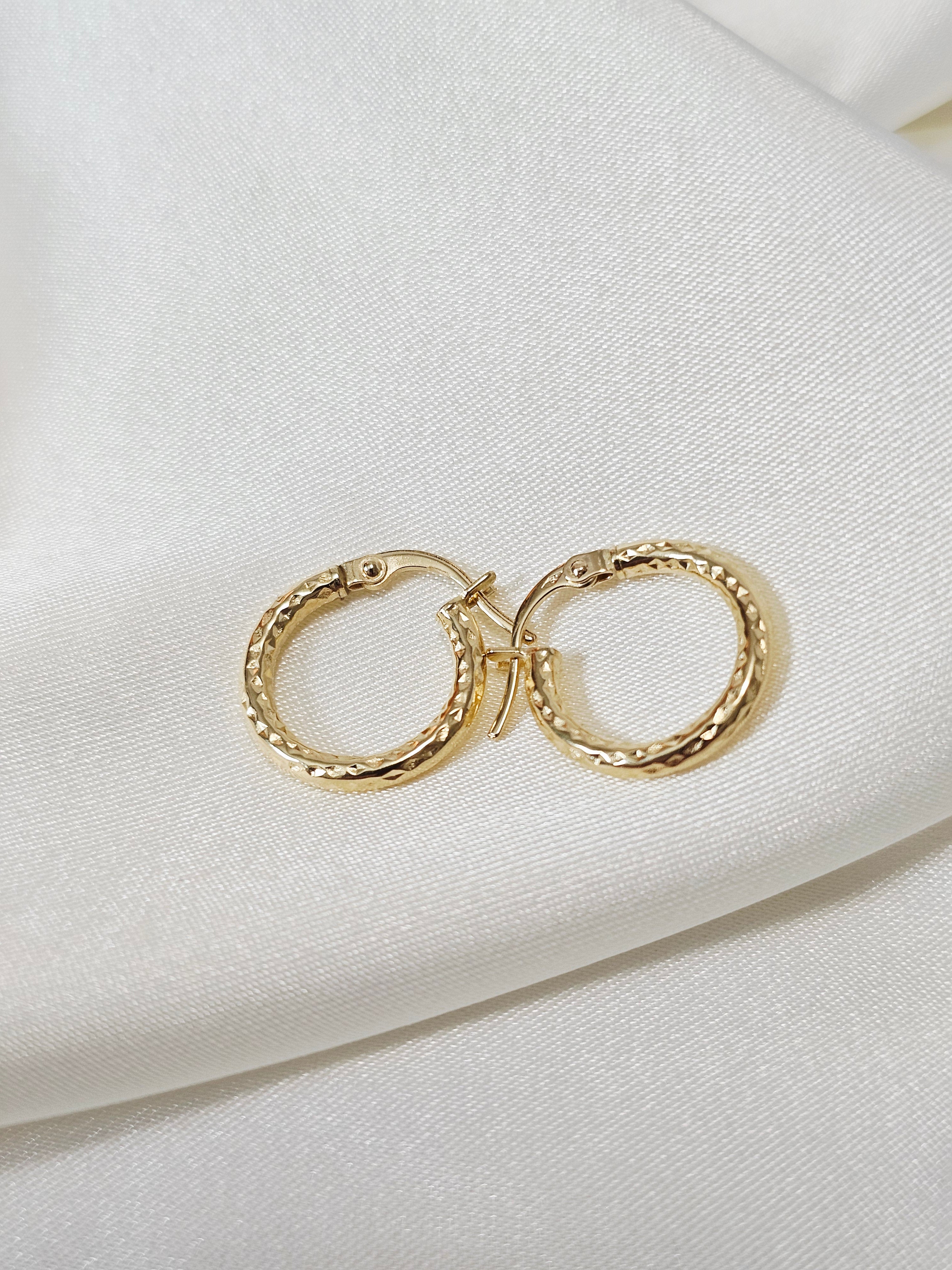 Huggies Pattern Loop Earring