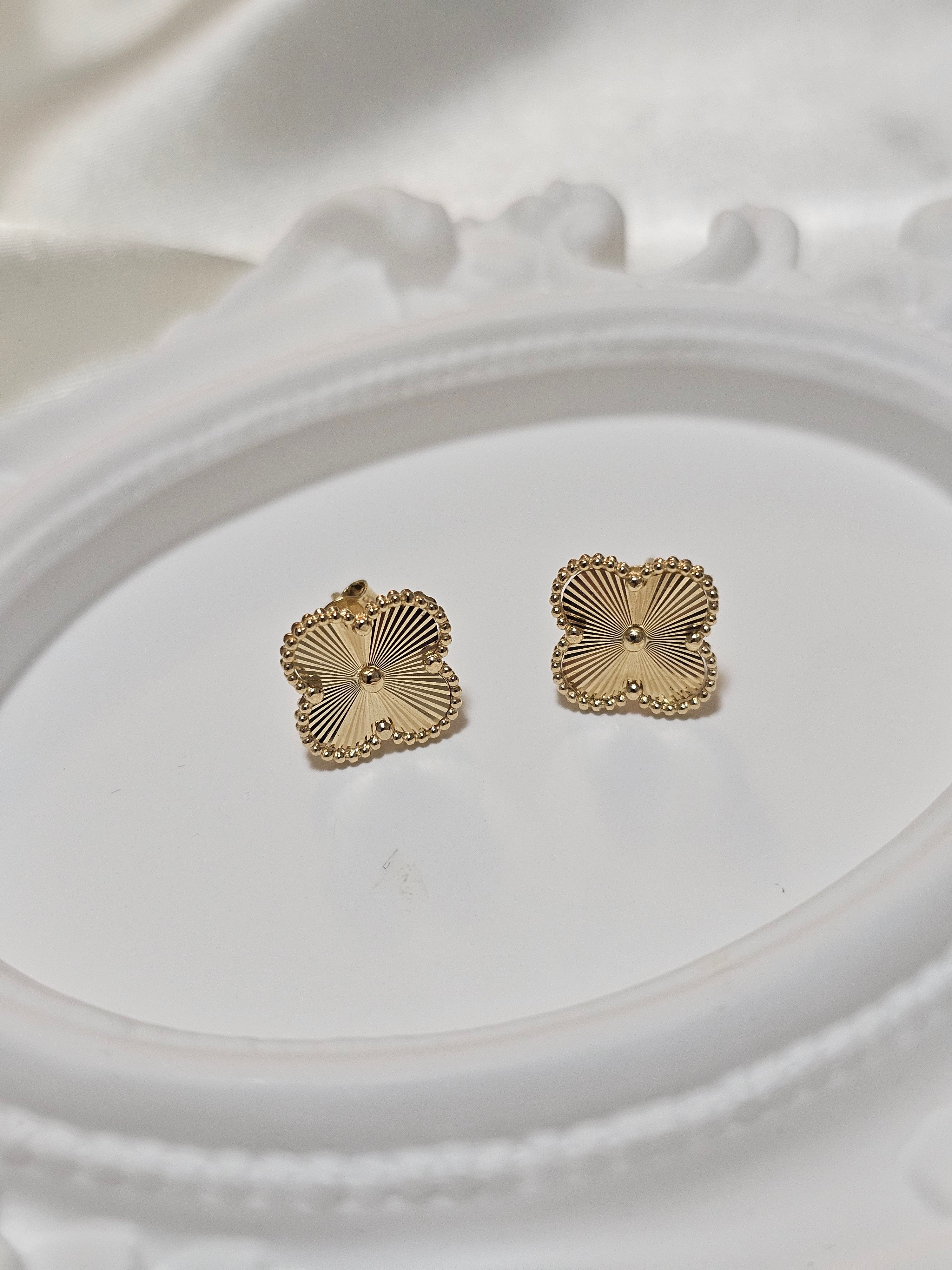 CLOVER STUD EARRINGS