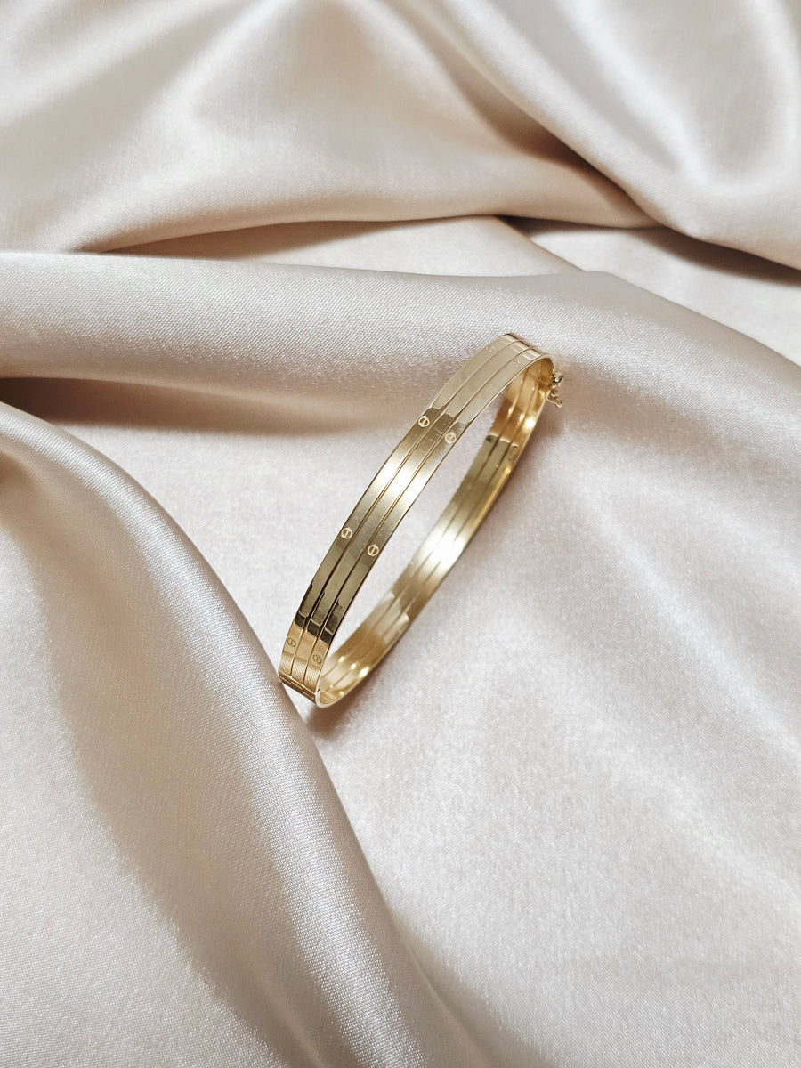 LOVE BANGLE