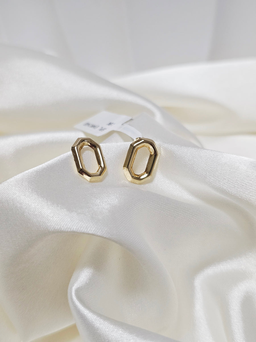 STUD EARRING