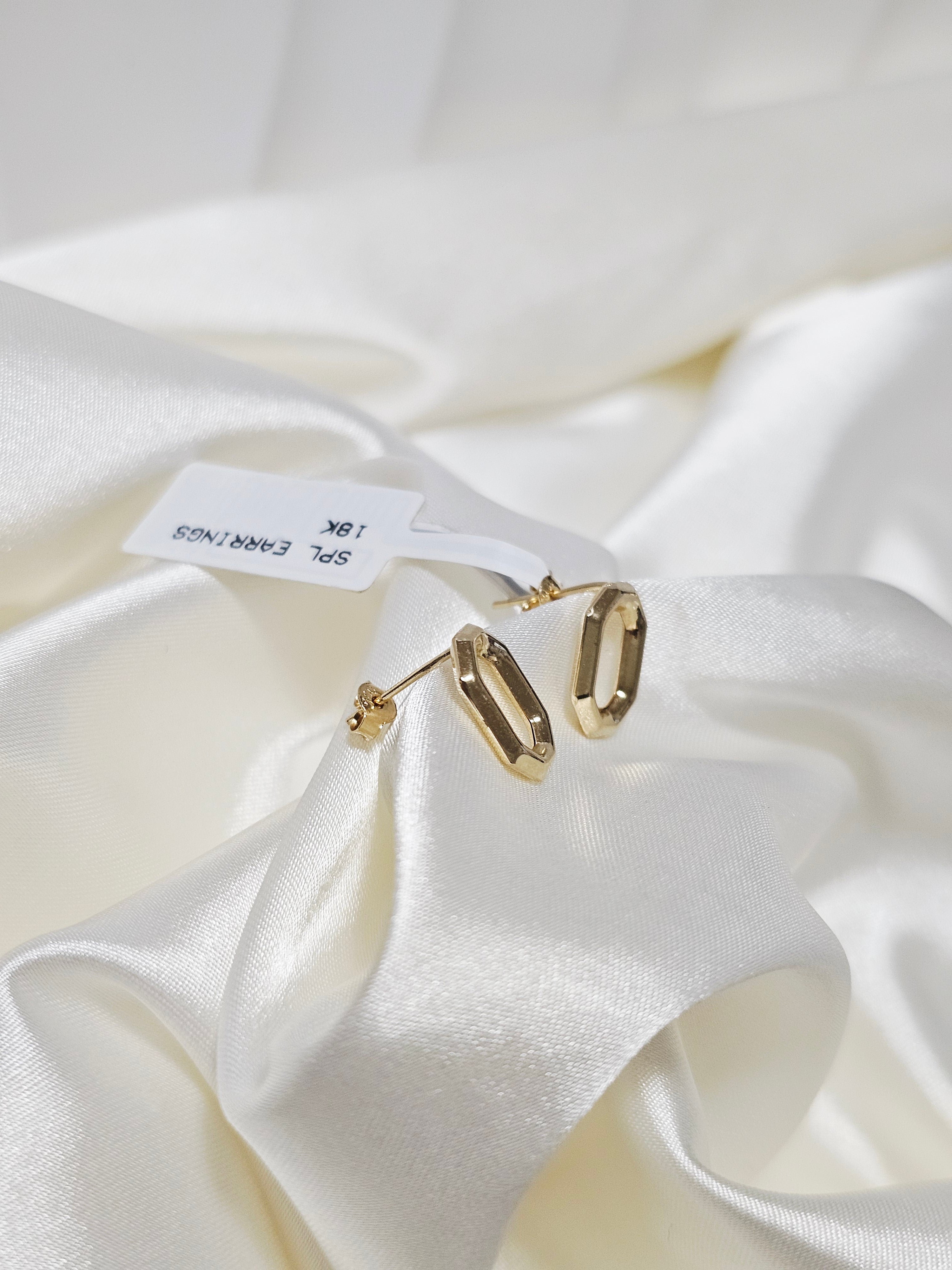 STUD EARRING
