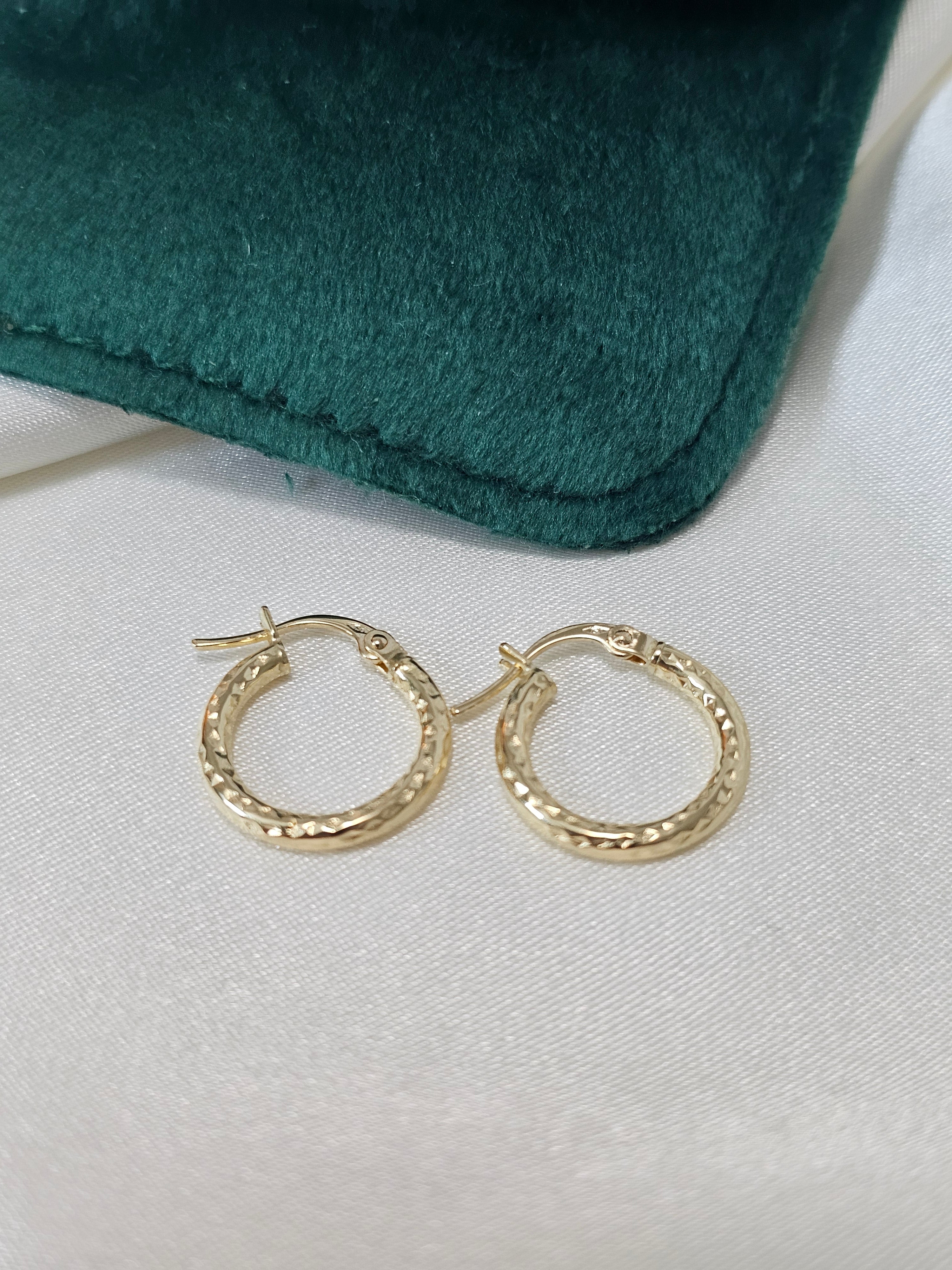 Huggies Pattern Loop Earring