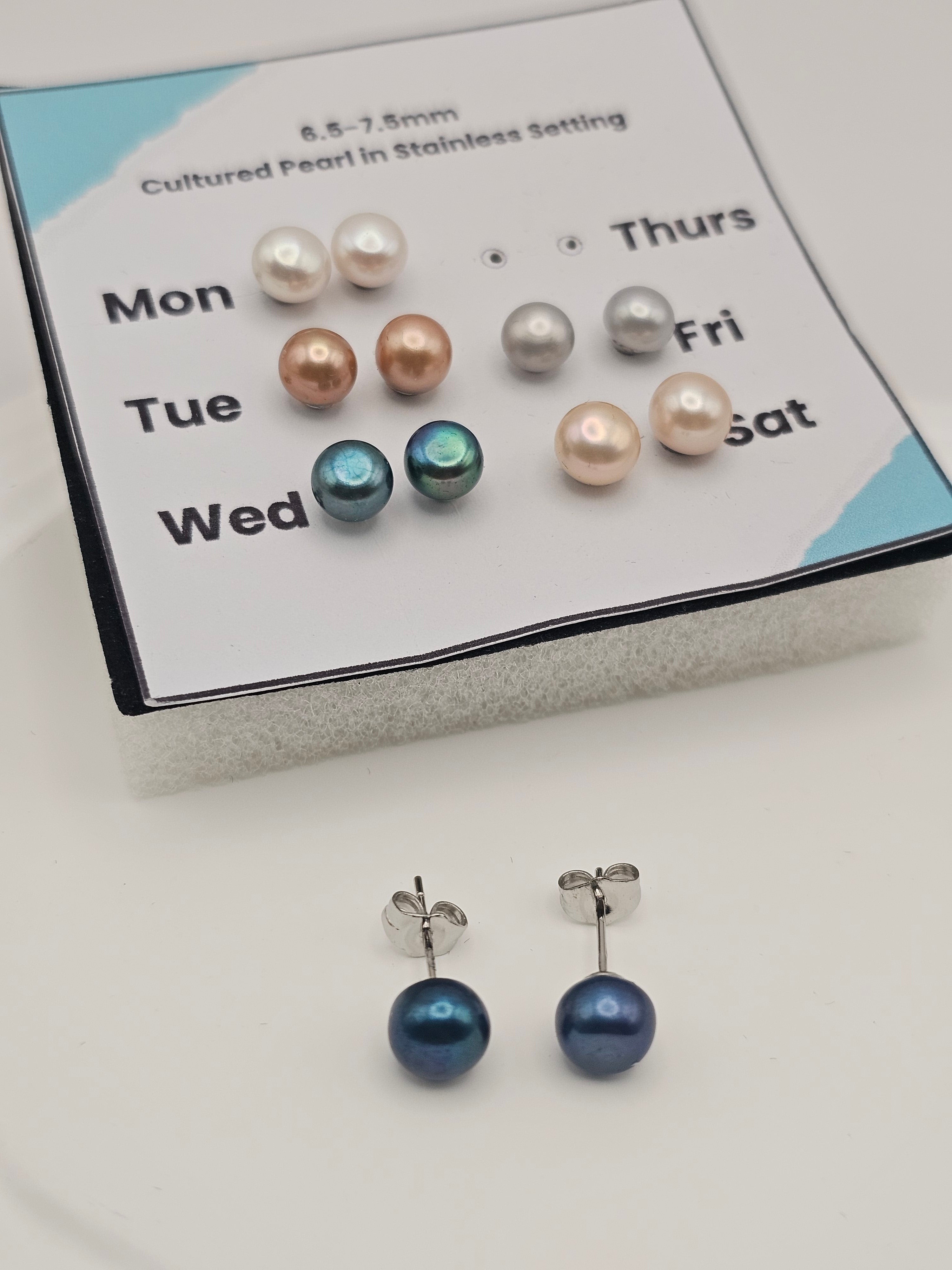 6 Days Pearl Stud Earrings