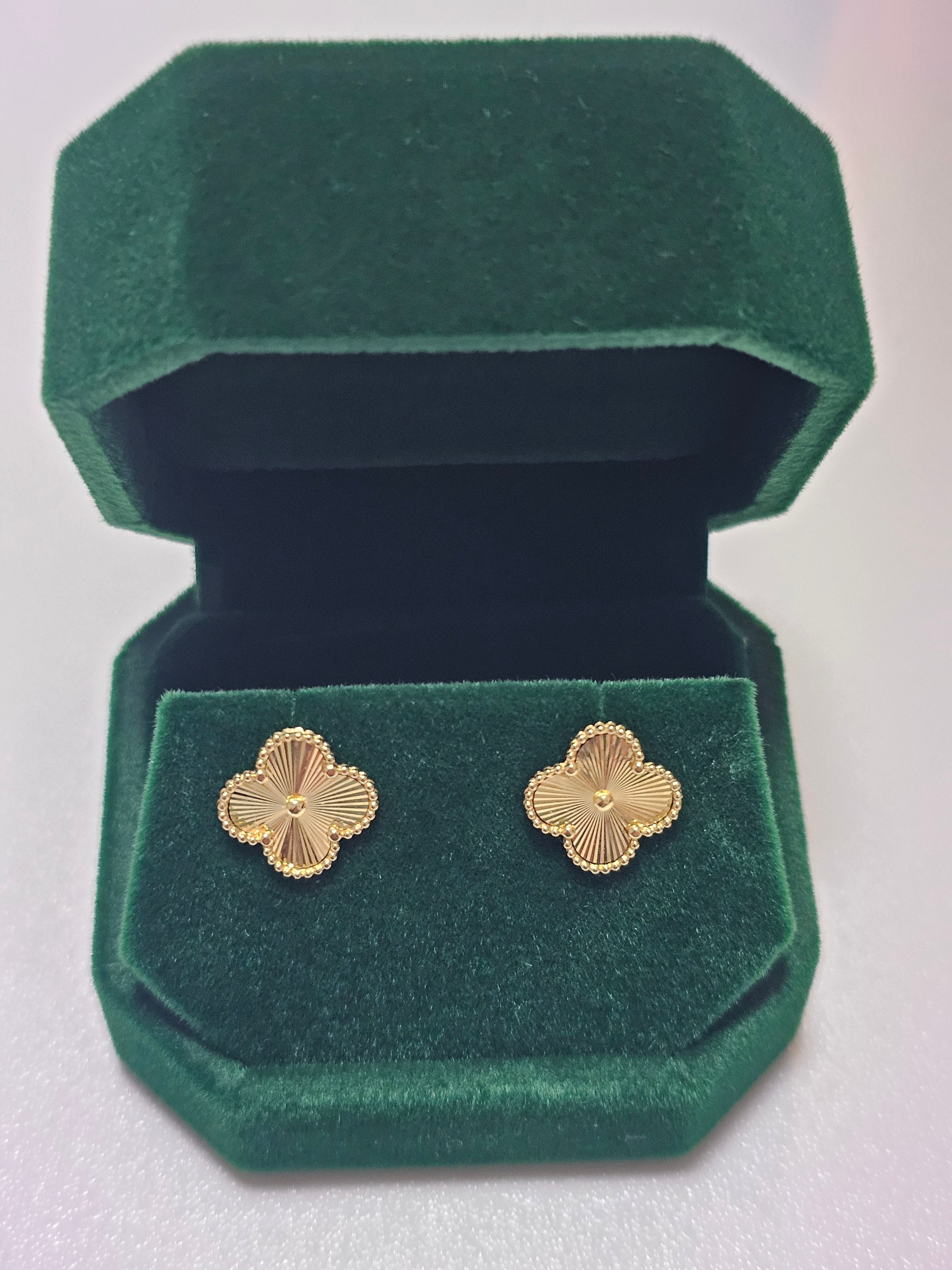 Clover Stud Earring 12mm